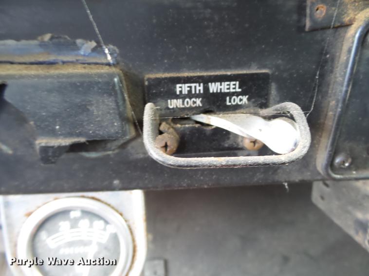 image for item DA2389 1994 International 9400 fertilizer tender truck