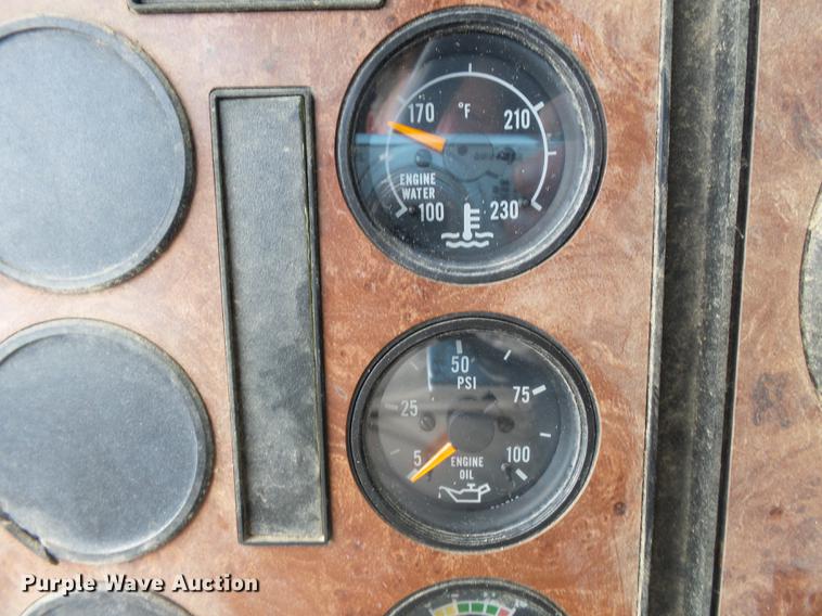 image for item DA2389 1994 International 9400 fertilizer tender truck