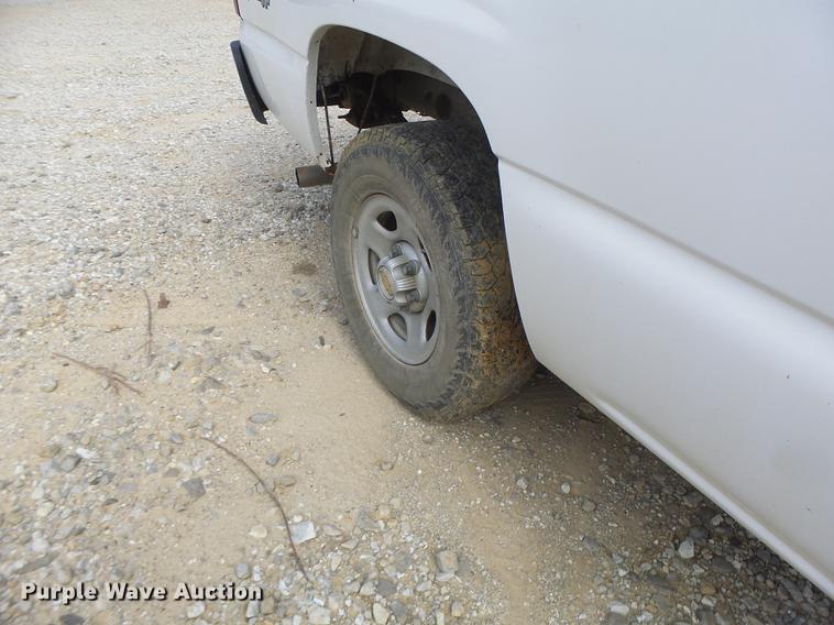 image for item DB1484 2003 Chevrolet Silverado 1500 pickup truck