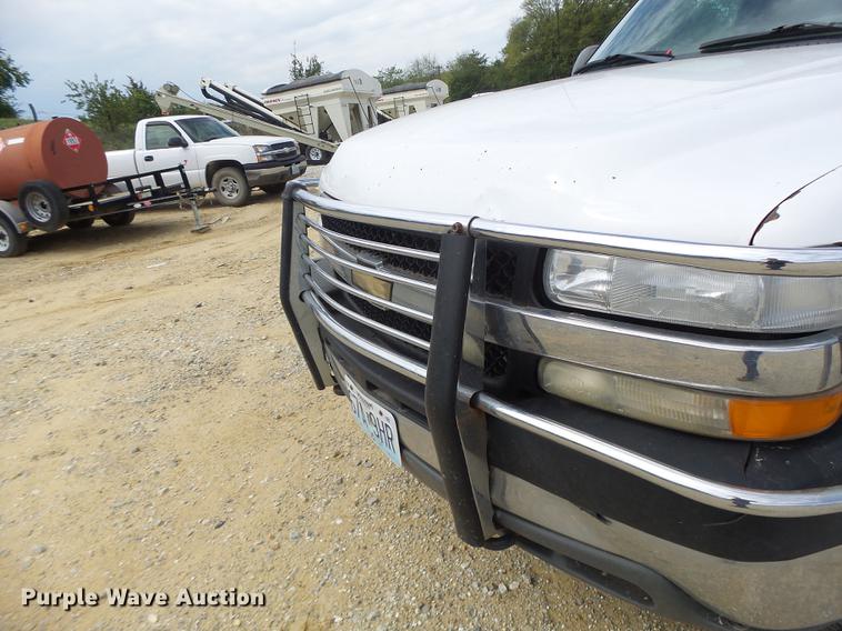 image for item DB1485 2002 Chevrolet Silverado 2500HD pickup truck