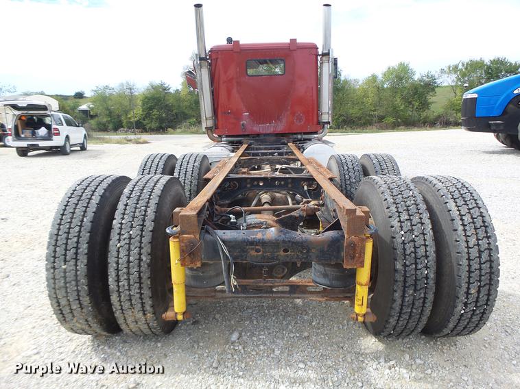 image for item DB1487 1993 International 9400 truck cab and chassis