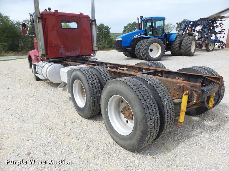 image for item DB1487 1993 International 9400 truck cab and chassis