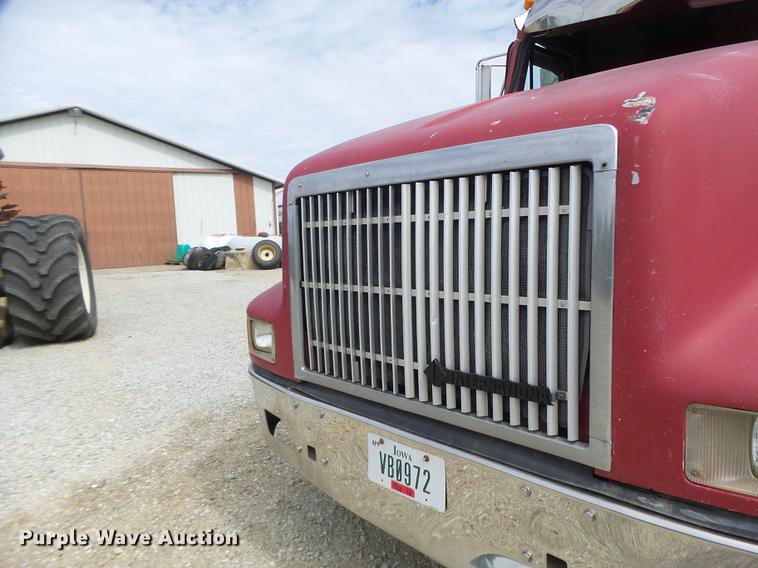 image for item DB1487 1993 International 9400 truck cab and chassis