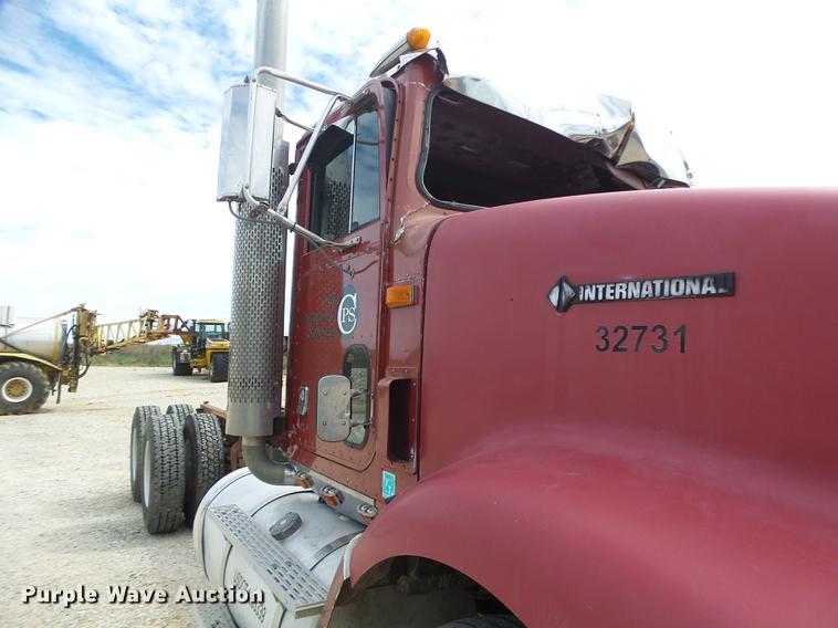 image for item DB1487 1993 International 9400 truck cab and chassis