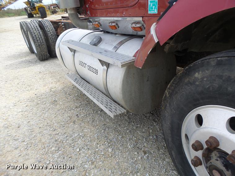 image for item DB1487 1993 International 9400 truck cab and chassis