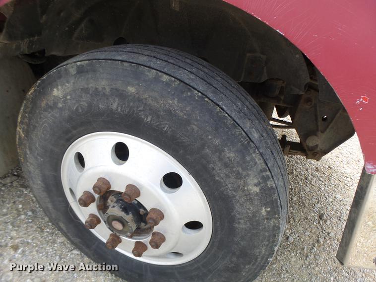 image for item DB1487 1993 International 9400 truck cab and chassis