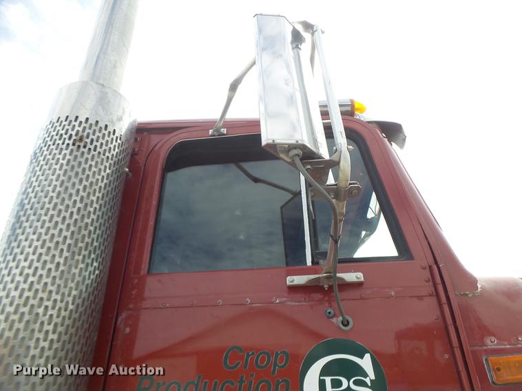 image for item DB1487 1993 International 9400 truck cab and chassis