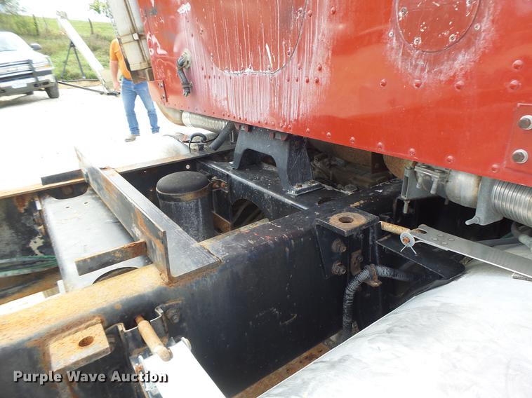 image for item DB1487 1993 International 9400 truck cab and chassis