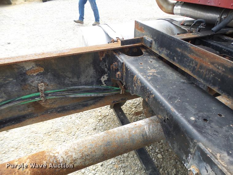 image for item DB1487 1993 International 9400 truck cab and chassis