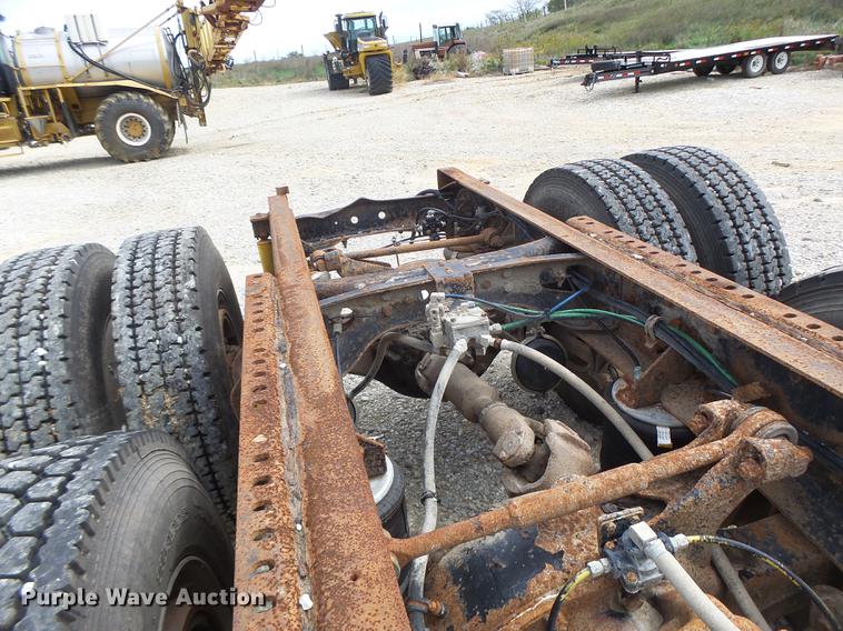 image for item DB1487 1993 International 9400 truck cab and chassis