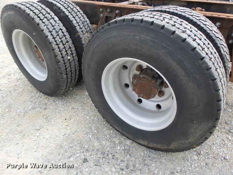 image for item DB1487 1993 International 9400 truck cab and chassis