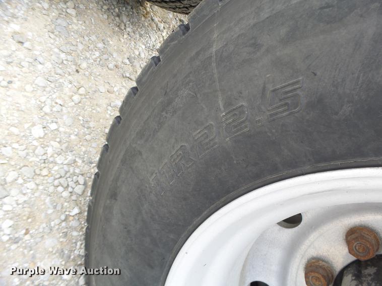 image for item DB1487 1993 International 9400 truck cab and chassis