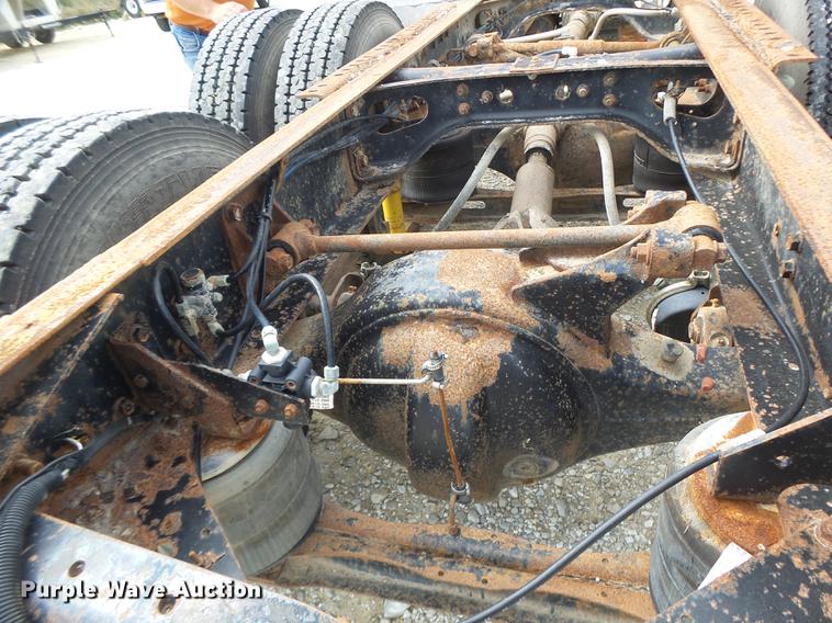 image for item DB1487 1993 International 9400 truck cab and chassis