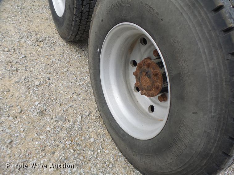 image for item DB1487 1993 International 9400 truck cab and chassis