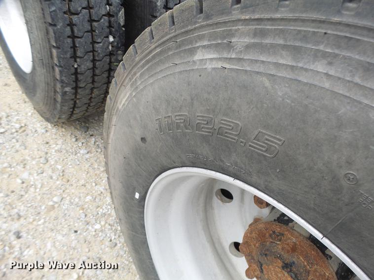 image for item DB1487 1993 International 9400 truck cab and chassis