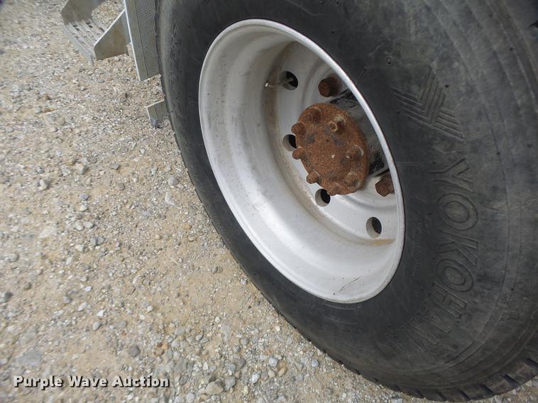 image for item DB1487 1993 International 9400 truck cab and chassis