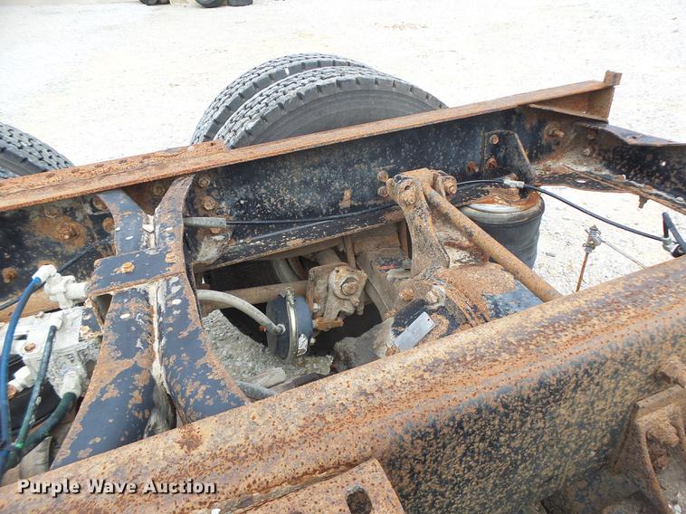 image for item DB1487 1993 International 9400 truck cab and chassis