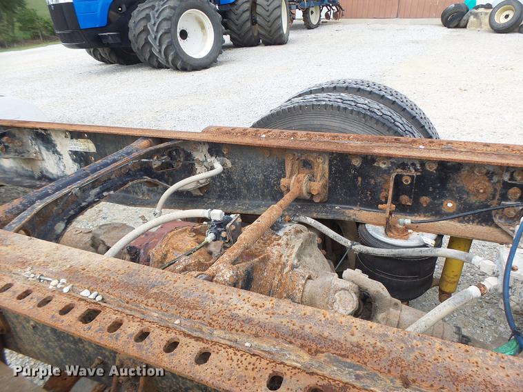 image for item DB1487 1993 International 9400 truck cab and chassis