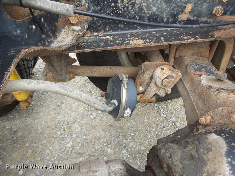 image for item DB1487 1993 International 9400 truck cab and chassis