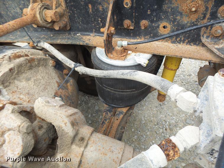 image for item DB1487 1993 International 9400 truck cab and chassis