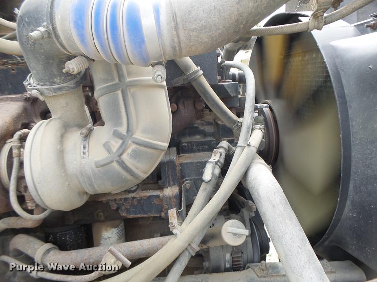 image for item DB1487 1993 International 9400 truck cab and chassis