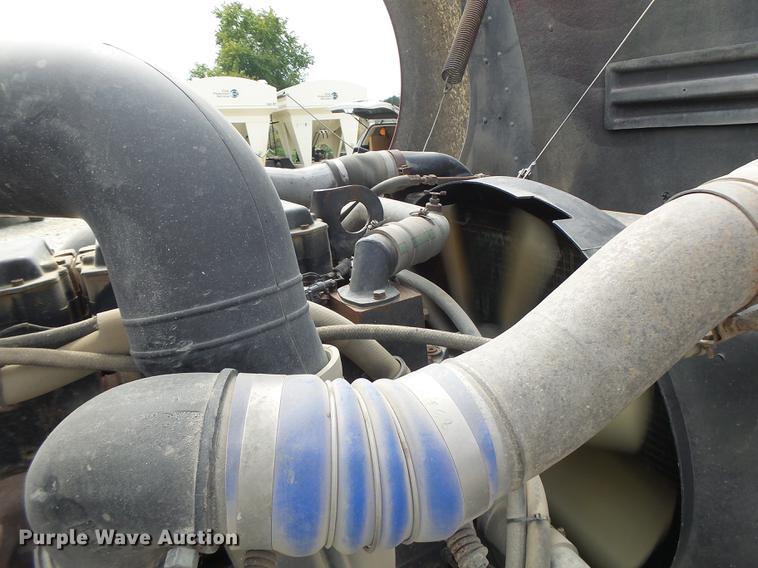 image for item DB1487 1993 International 9400 truck cab and chassis