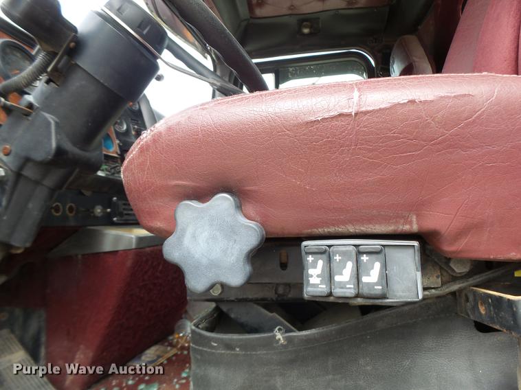 image for item DB1487 1993 International 9400 truck cab and chassis