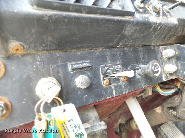 image for item DB1487 1993 International 9400 truck cab and chassis