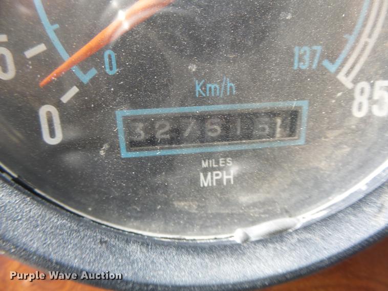 image for item DB1487 1993 International 9400 truck cab and chassis