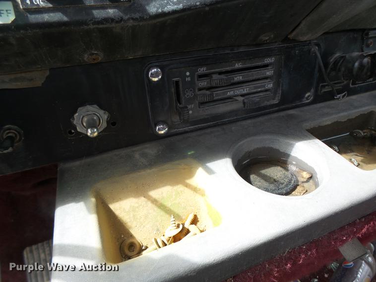 image for item DB1487 1993 International 9400 truck cab and chassis