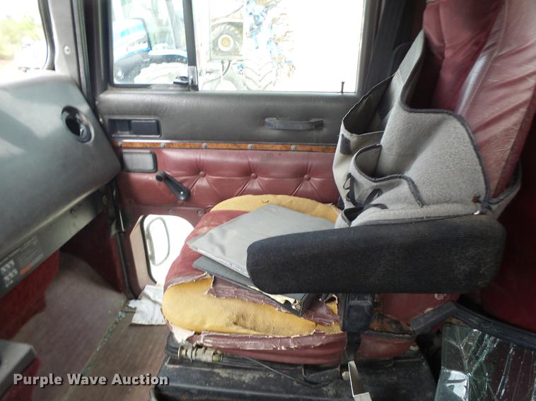 image for item DB1487 1993 International 9400 truck cab and chassis