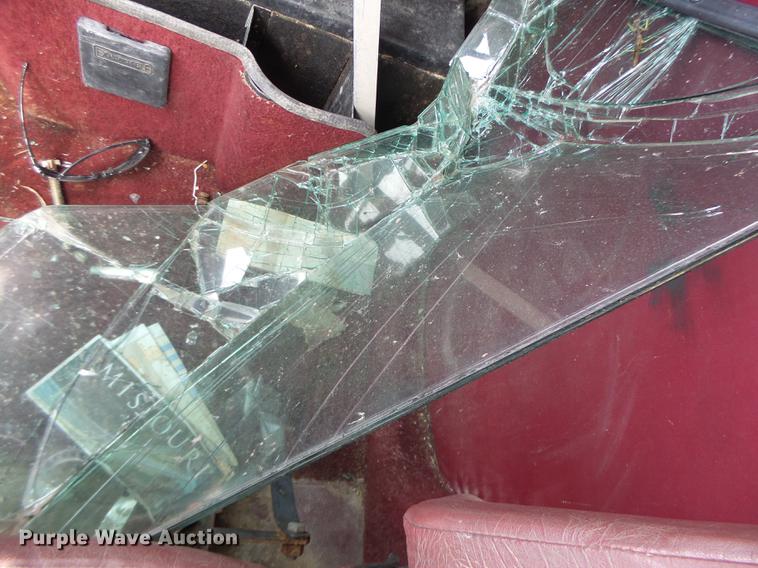 image for item DB1487 1993 International 9400 truck cab and chassis