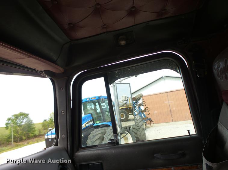 image for item DB1487 1993 International 9400 truck cab and chassis