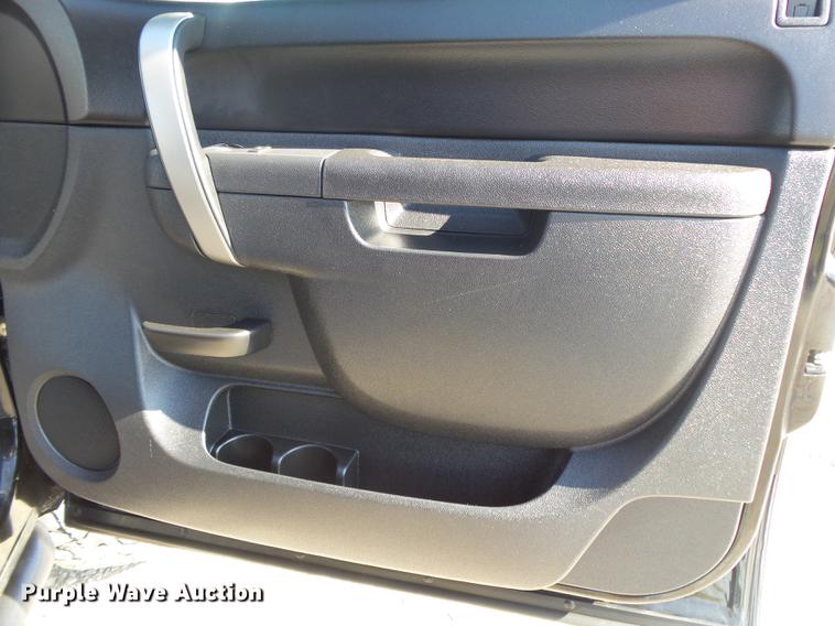 image for item DB7388 2014 Chevrolet Silverado 2500HD LT Crew Cab pickup truck