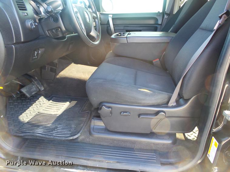 image for item DB7388 2014 Chevrolet Silverado 2500HD LT Crew Cab pickup truck