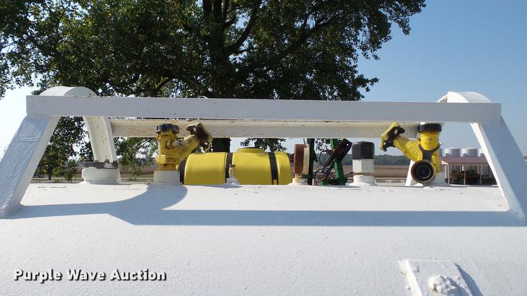 image for item DC2535 Anhydrous ammonia nurse tank