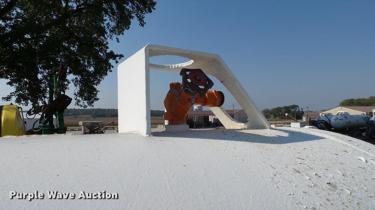 image for item DC2535 Anhydrous ammonia nurse tank