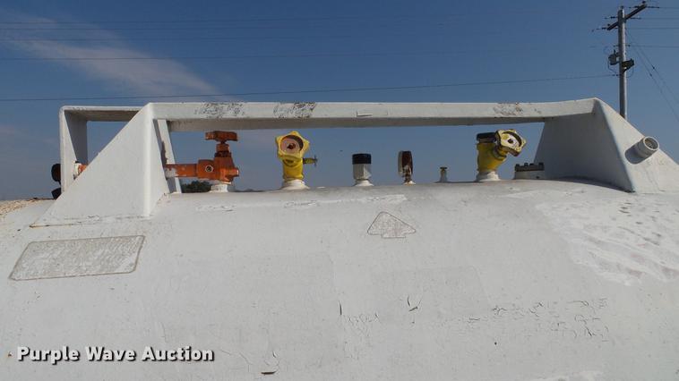 image for item DC2536 Anhydrous ammonia nurse tank