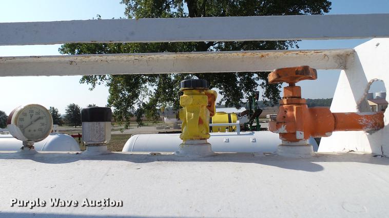 image for item DC2536 Anhydrous ammonia nurse tank