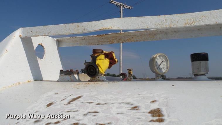 image for item DC2539 Anhydrous ammonia nurse tank