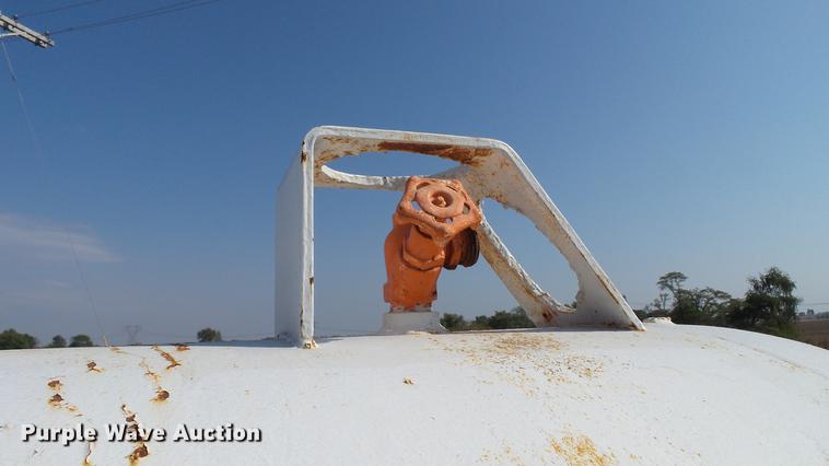 image for item DC2539 Anhydrous ammonia nurse tank