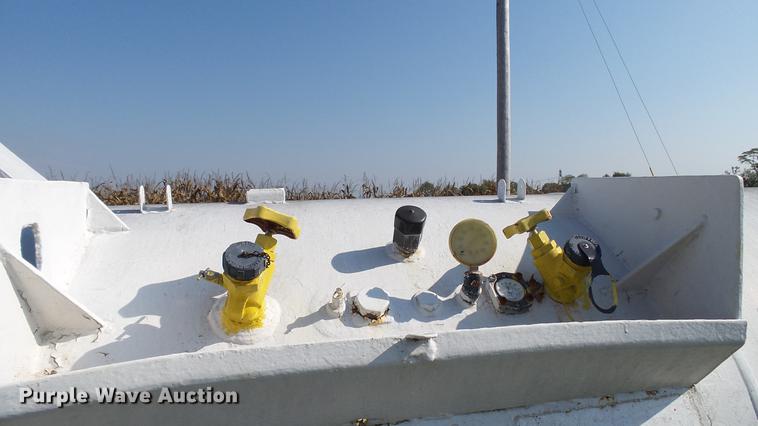 image for item DC2542 Anhydrous ammonia nurse tank