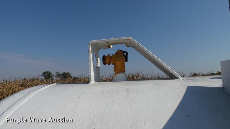 image for item DC2542 Anhydrous ammonia nurse tank