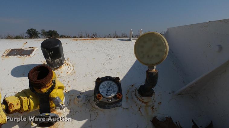 image for item DC2543 Anhydrous ammonia nurse tank