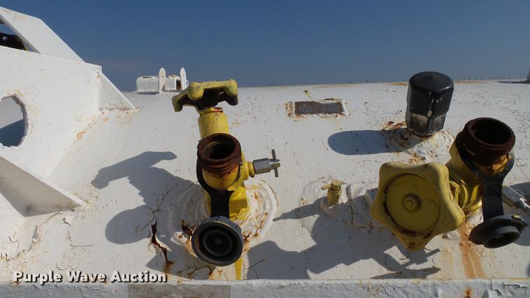 image for item DC2543 Anhydrous ammonia nurse tank