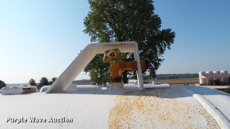 image for item DC2543 Anhydrous ammonia nurse tank