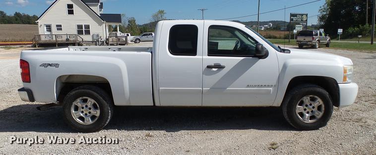 image for item DC2549 2008 Chevrolet Silverado 1500 Ext. Cab pickup truck