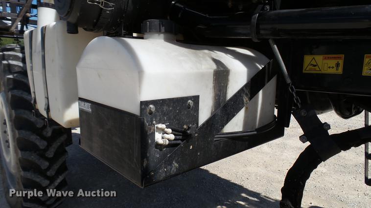 image for item DC2553 2012 SpraCoupe 7660 self-propelled sprayer