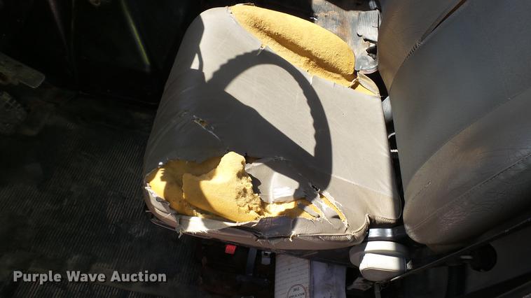 image for item DC2554 2001 International 8100 truck cab and chassis