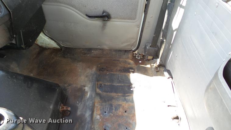 image for item DC2554 2001 International 8100 truck cab and chassis